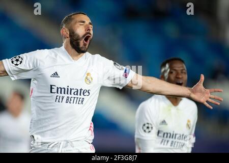 Madri, Spanien. März 2021, 16th. Karim Benzema von Real Madrid feiert den Torreigen während einer UEFA Champions League Runde von 16 Fußballspielen mit der zweiten Etappe zwischen Real Madrid und Atlanta in Madrid, Spanien, 16. März 2021. Quelle: Meng Dingbo/Xinhua/Alamy Live News Stockfoto