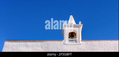 Ibiza, Spanien - 2. Juni 2016: Kirche Sant Miquel de Balansat auf Ibiza. Mit weißen Kalkwänden ist es einer der maximalen Exponenten von ty Stockfoto