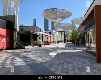 Dubai - VAE - 11. Dezember 2020: Wunderschönes Touristenviertel Bluewaters Island. Luxusviertel mit Geschäften, Kunst und Platz. Stockfoto