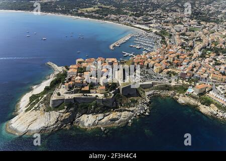 Oberes Korsika, Calvi: Luftaufnahme der Stadt, der genuesischen Zitadelle und dem Hafen, nordwestliches Ende der Insel Stockfoto