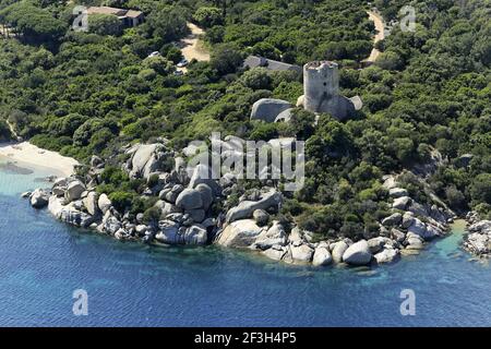 Südkorsika: Pianotolli-Kaldarello. Südwestlich der Insel, Luftaufnahme der Küste und der genuesischen Turm von Kaldarello, oder Figari-Turm, buil Stockfoto
