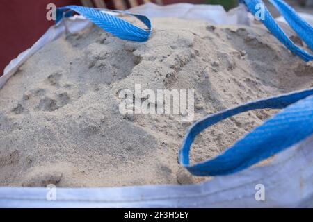 Großer Sandsack aus Bast. Nahaufnahme Stockfoto