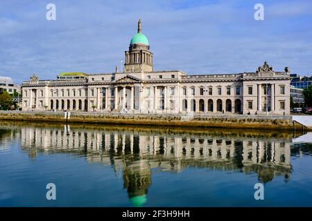 Republik Irland; Dublin, The Custom House, EIN neoklassizistisches Gebäude aus dem 18th. Jahrhundert, das von James Gandon entworfen wurde Stockfoto