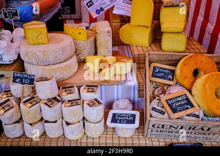 Republik Irland, Dublin, irischer Käse auf dem Markt Stockfoto