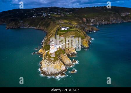 Republik Irland; Dublin, Blick auf den Baily Lighthouse auf den Howth Halbinsel Klippen Stockfoto