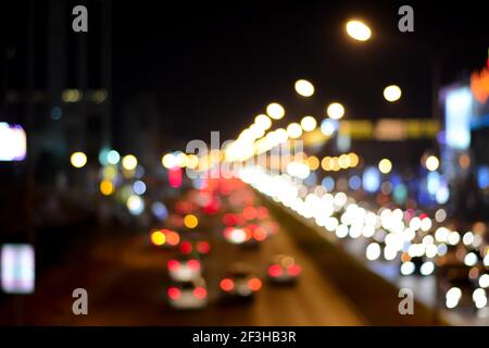 Bunt verschwommen Bokeh Hintergrund - von der Straße in der Nacht Stockfoto