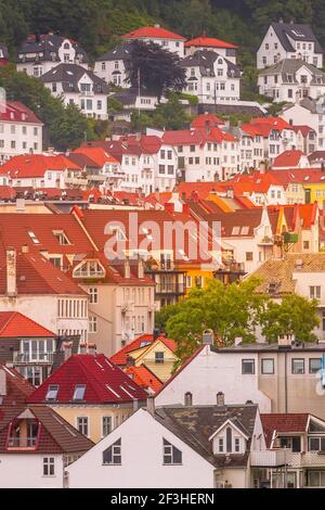 Bergen, Norwegen Antenne Sonnenuntergang Stadtbild mit bunten traditionelle Häuser Stockfoto