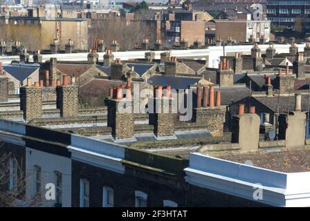 Blick über die Dächer Richtung Canary Wharf und docklands, Lewisham, London, SE13, England Stockfoto