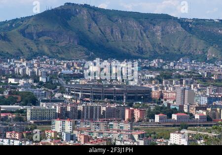 Blick über die Stadt Neapel und Stadio San Paolo Fußballstadion, Kampanien, Italien, Europa Stockfoto