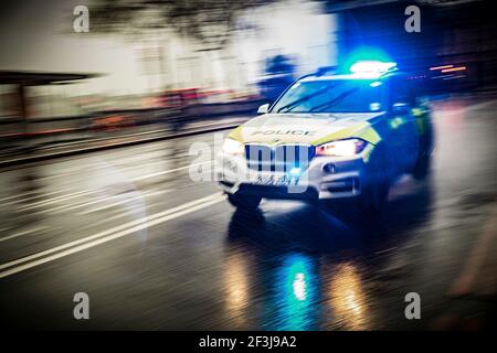 Metropolitan Police BMW X5 Entgegennahme eines Notrufs in Whitehall, London, UK Fotografie von Jason Bye t: 07966 173 930 e: mail@jasonbye.com w: http://www.jasonbye.com Stockfoto