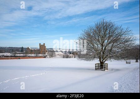 Winter in Helmsley Castle vom Duncombe Park Stockfoto