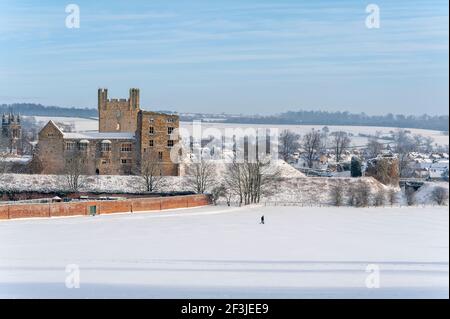 Winter in Helmsley Castle vom Duncombe Park Stockfoto