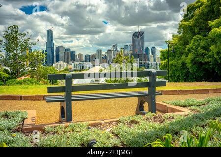 Brisbane, Australien - Parkbank mit einem tollen Blick auf die Stadt Stockfoto