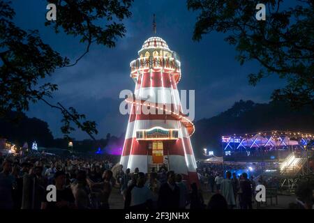 Gesamtansicht des Helter Skelters am 4. Tag von Beestival 2014, Robin Hill Country Park - Isle of Wight Stockfoto