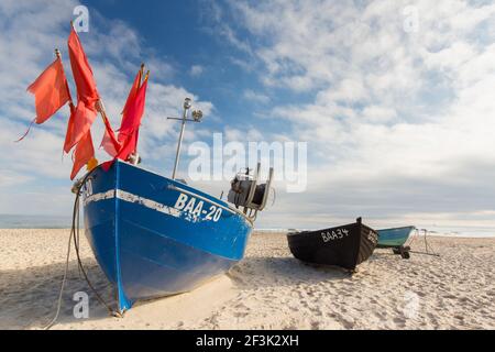 Fischerboote am Strand von Baabe, Insel Rügen, Mecklenburg-Vorpommern, Deutschland. Stockfoto