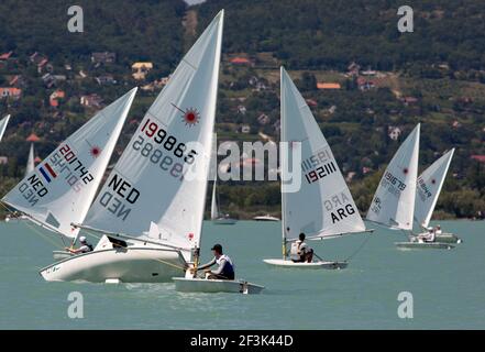 Laser Standard Men's U21 World & European Championships 2013 und Laser Radial Women's U21 World & European Championships 2013, Ungarn, Plattensee - 21/07/2013 - Foto Gabor TURCSI / DPPI - Stockfoto