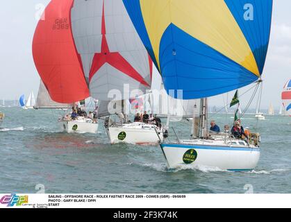 SEGELN - OFFSHORE RENNEN - ROLEX FASTNET RENNEN 2009 - COWES (GBR) - 09/08/09PHOTO : GARY BLAKE / DPPI START Stockfoto