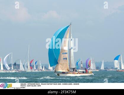 SEGELN - OFFSHORE RENNEN - ROLEX FASTNET RENNEN 2009 - COWES (GBR) - 09/08/09PHOTO : GARY BLAKE / DPPI START Stockfoto