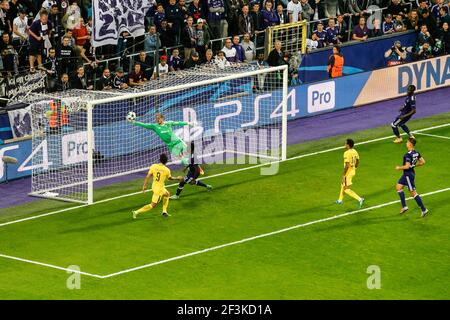 Edinson Cavani von Paris Saint Germain punktet während der UEFA Champions League, Gruppe B Fußballspiel zwischen RSC Anderlecht und Paris Saint-Germain am 18. Oktober 2017 im Constant Vanden Stock Stadium in Brüssel, Belgien - Foto Geoffroy Van der Hasselt / DPPI Stockfoto