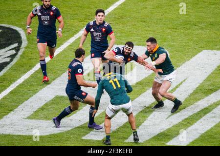 Frankreichs Zentrum Geoffrey Doumayrou steht mit Südafrikas Zentrum Jesse Kriel während des Herbsttest Rugby Union-Spiels 2017 zwischen Frankreich und Südafrika am 18. November 2017 im Stade de France in Saint-Denis, Frankreich - Foto Geoffroy Van der Hasselt / DPPI Stockfoto