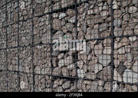 Hackney Marshes Center, Stanton Williams, Außenansicht Der Gabion Blocks Abgewinkelte Details Stockfoto