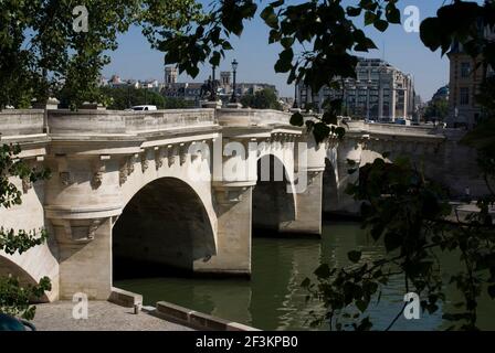 Die Pont Neuf (über die seine), Paris, Frankreich Stockfoto