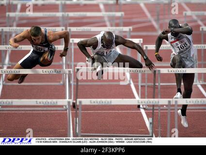 LEICHTATHLETIK - ATHLEETISSIMA 2004 - TREFFEN LAUSANNE (SUI) - 06/07/2004 - FOTO : GERARD BERTHOUD / DPPI 110 M HÜRDEN MÄNNER - STANISLAVS OLIJARS (LAT) - ALLEN JOHNSON (USA) / SIEGER - LADJI DOUCOURE (FRA) Stockfoto