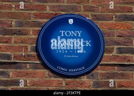 Tony Hancock auf einer Gedenktafel für Comedians, die in Teddington (jetzt Teil von Pinewood) Studios, Teddington, England, ARBEITETEN Stockfoto