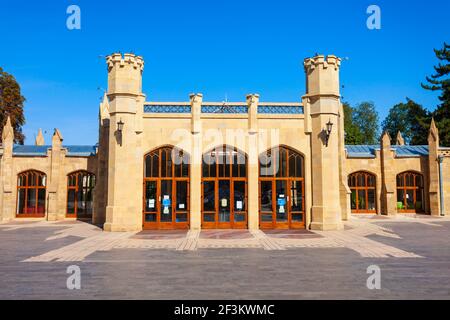 Narzan oder Narzannaya Galerie ist ein historisches Gebäude am Kurortny Boulevard in Kislowodsk Kurstadt in kaukasischen Mineralwässer Region, Stawropol Kra Stockfoto