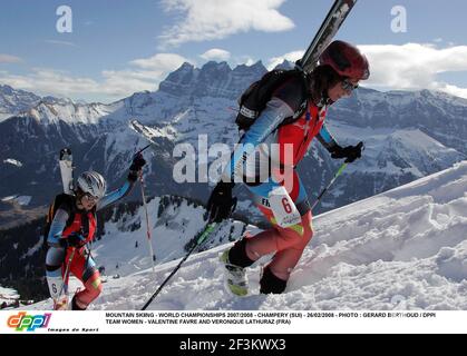 BERGSKI - WELTMEISTERSCHAFT 2007/2008 - CHAMPERY (SUI) - 26/02/2008 - FOTO : GERARD BERTHOUD / DPPI TEAM FRAUEN - VALENTINE FAVRE UND VERONIQUE LATHURAZ (FRA) Stockfoto