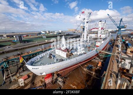 17. März 2021, Bremen, Bremerhaven: Die 'Cap San Diego' ist für Bauarbeiten in der Werft. Das fast 60 Jahre alte Hamburger Museumsschiff macht auf der Bredo Dry Docks Werft den Schiffsbau durch - für Schiffe heißt das Klassifizierung. Foto: Sina Schuldt/dpa Stockfoto