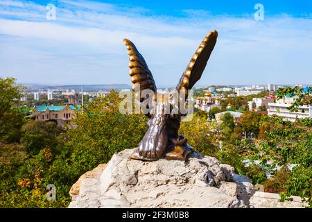 Adler-Statue ist ein Symbol der Stadt Pjatigorsk. Pyatigorsk ist eine Kurstadt in kaukasischen Mineralwässern Region, Stawropol Region in Russland. Stockfoto
