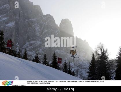 ALPINSKI - WM 2006/2007 - 16/12/2006 - VAL GARDENA (ITA) - FOTO : GERARD BERTHOUD / DPPI MÄNNER ABFAHRT - ABBILDUNG Stockfoto