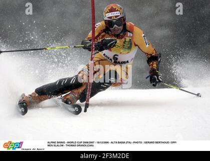 ALPINSKI - WM 2006/2007 - 18/12/2006 - ALTA BADIA (ITA) - FOTO : GERARD BERTHOUD / DPPI MÄNNER SLALOM - THOMAS GRANDI (CAN) Stockfoto