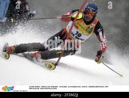 ALPINSKI - WM 2006/2007 - 18/12/2006 - ALTA BADIA (ITA) - FOTO : GERARD BERTHOUD / DPPI MÄNNER SLALOM - IVICA KOSTELIC (CRO) Stockfoto