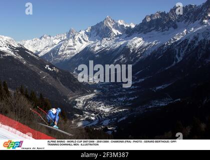 ALPINSKI - WM 2007/2008 - 25/01/2008 - CHAMONIX (FRA) - FOTO : GERARD BERTHOUD / DPPI TRAINING DOWNHILL MÄNNER - ILLUSTRATION Stockfoto