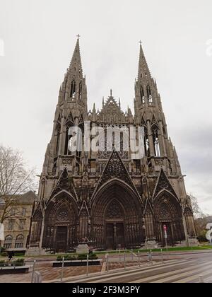 Fassade der römisch-katholischen Kirche Saint Ouen im verzierten gotischen Stil, Rouen Stockfoto