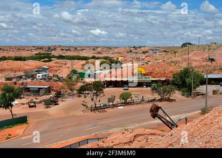 Coober Pedy, SA, Australien - 14. November 2017: Stadtbild aus dem Outback-Dorf in Südaustralien Stockfoto