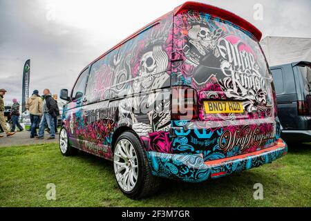 VW Bus Freunde aus aller Welt treffen sich beim Busfest / Vanfest in Great Malvern / Großbritannien Stockfoto