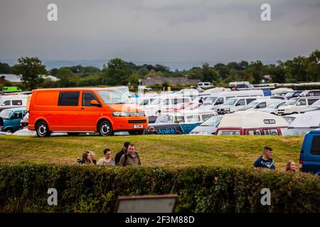 VW Bus Freunde aus aller Welt treffen sich beim Busfest / Vanfest in Great Malvern / Großbritannien Stockfoto