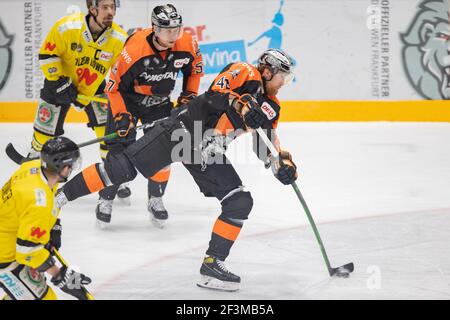 08. März 2021, Hessen, Frankfurt/Main: Alexej Dmitriev (Loewen Frankfurt, 42). DEL 2 Eishockey-Spiel zwischen dem Loewen Frankfurt und dem Tölzer Loewen am 8. März 2021 in der Eissporthalle Frankfurt am Main. Foto: Jürgen Kessler/Kessler-Sportfotografie/dpa Stockfoto