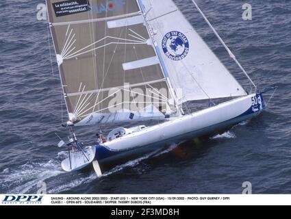 SEGELN - ALLEIN UNTERWEGS 2002/2003 - START ETAPPE 1 - NEW YORK CITY (USA) - 15/09/2002 - FOTO: GUY GURNEY / DPPI KLASSE I - OFFEN 60'S - SOLIDAIRES / SKIPPER: THIERRY DUBOIS (FRA) Stockfoto