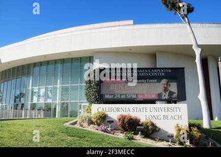 LONG BEACH, KALIFORNIEN - 16. MÄRZ 2021: Das Richard and Karen Carpenter Performing Arts Center an der California State University Long Beach. Stockfoto