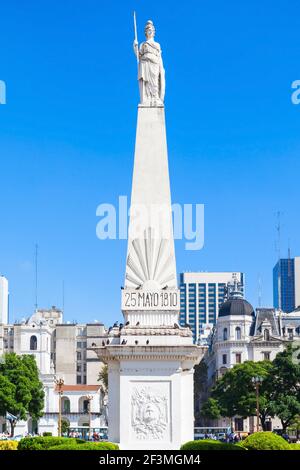 Die Piramide de Mayo oder Maipyramide an der Plaza de Mayo, ist das älteste nationale Denkmal in Buenos Aires, Argentinien Stockfoto