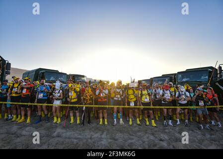 Teilnehmer während der Etappe 3rd des Halbmarathon des Sables Peru 2018, Rennen von 3 Etappen an 4 Tagen, autarke Verpflegung und freies Laufen auf einer Strecke von ca. 120 Kilometern, 350 Teilnehmer aus 26 Nationen am 6. Dezember 2018 in der Wüste Ica, Peru - Foto Eric Montgobert / Halbmarathon des Sables / DPPI Stockfoto