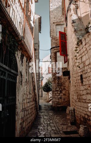 Dubrovnik, Kroatien. Dubrovnik Altstadt Blick auf die Straße (mittelalterliche Ragusa) in Stradum Bereich. Blick auf die Straße Stockfoto