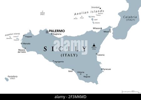 Sizilien, autonome Region Italien, graue politische Karte, mit Hauptstadt Palermo, Äolischen und Ägadischen Inseln, Vulkan Ätna und wichtige Städte. Stockfoto