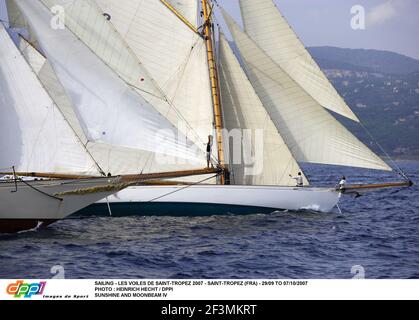 SEGELN - LES VOILES DE SAINT-TROPEZ 2007 - SAINT-TROPEZ (FRA) - 29/09 BIS 07/10/2007 FOTO : HEINRICH HECHT / DPPI SONNENSCHEIN UND MOONBEAM IV Stockfoto