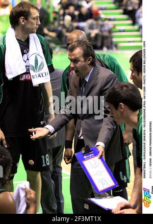 BASKETBALL - EUROLEAGUE 2009/2010 - VILLEURBANNE (FRA) - 04/11/2009 - FOTO : HERVE BELLENGER / DPPI ASVEL V SIENNE - SIMONE PIANIGIANI (SIENNE) Stockfoto