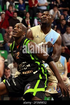 BASKETBALL - SEMAINE DES AS 2010 -ROANNE (FRA)  VILLEURBANNE (FRA) - 20/02/2010 - FOTO : HERVE BELLENGER / DPPI ALI TRAORE (ASVEL) Stockfoto